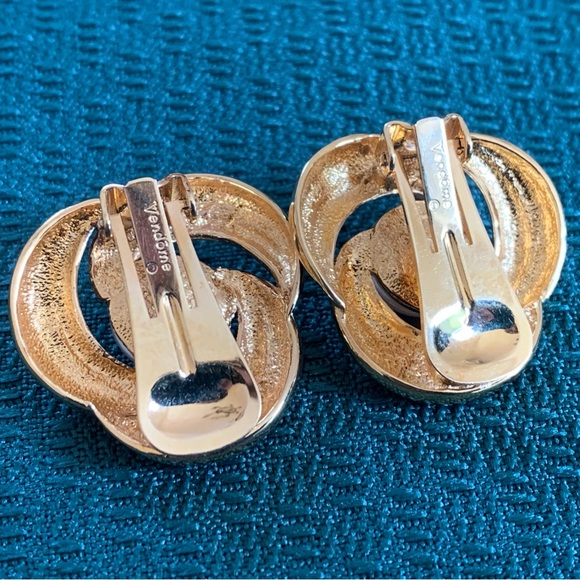 Vintage Vendome Earrings Clip on Faux Pearl Gold Black Enamel 80s Fashion - Picture 7 of 8